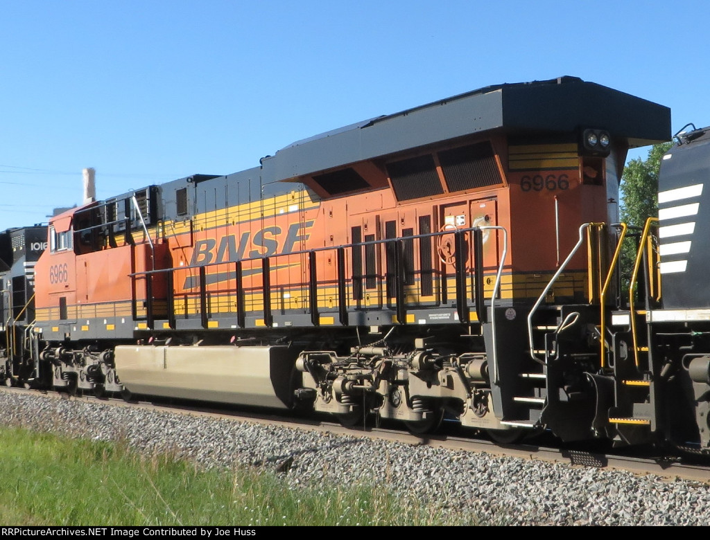 BNSF 6966